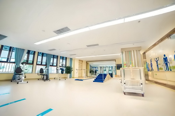2025申请深户网址_冯骥荐电影南京照相馆：没有抒情只有血的事实 南京照相馆和家店恭半壁园：